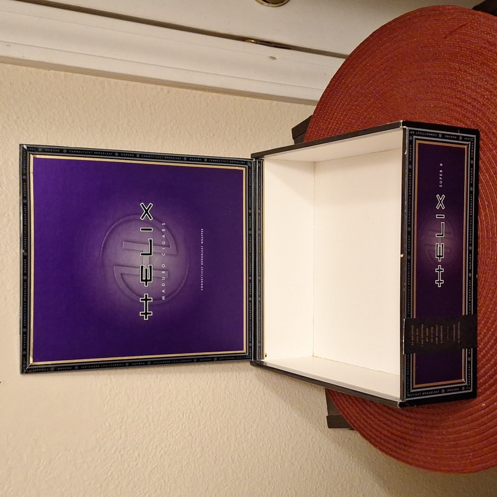 HELIX Cigar Box - Picture 2 of 3